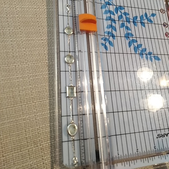 Delicate Prehinite and Sterling Silver bracelet - Picture 2 of 4